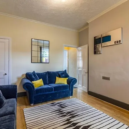 Traditional Quiet Townhouse With Two Bedrooms And Private Garden Great For Airport Crew And Professionals Long Eaton Exterior photo