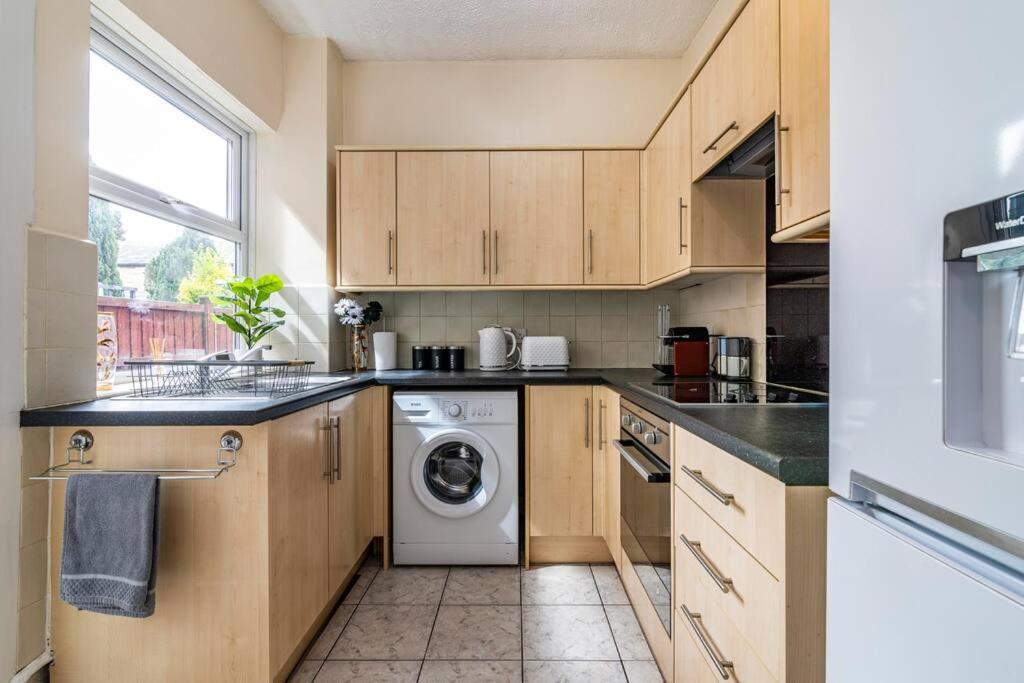 Holiday home Traditional Quiet Townhouse With Two Bedrooms And Private Garden Great For Airport Crew And Professionals Long Eaton